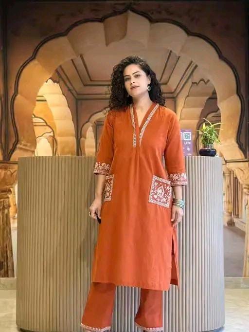 Kurti & Bottomwear with Embroided Pocket