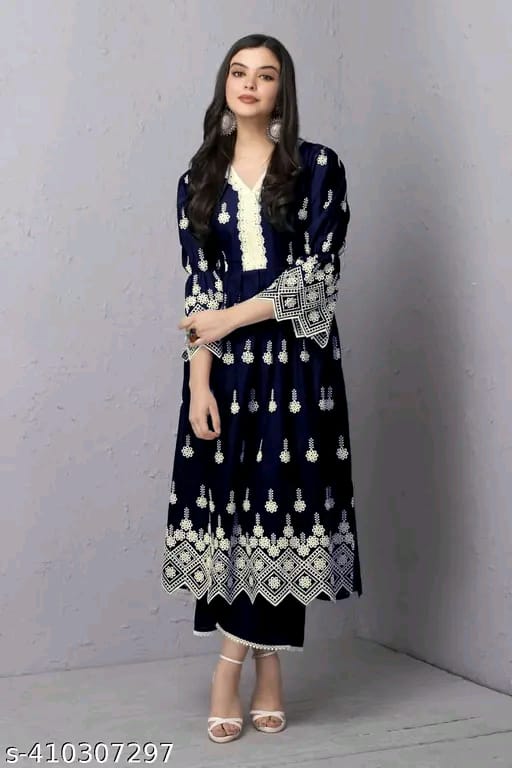 Aakarsha Petite Women Kurta Sets