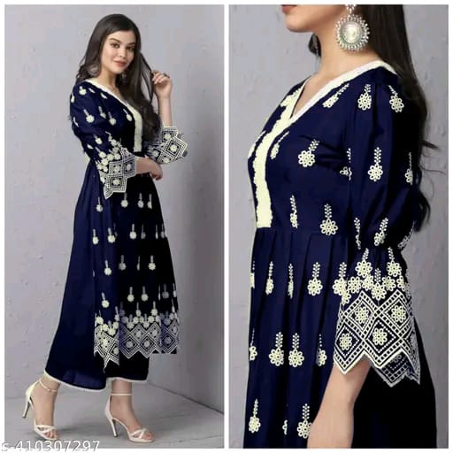 Aakarsha Petite Women Kurta Sets