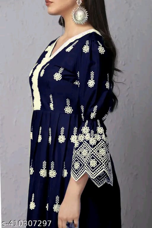 Aakarsha Petite Women Kurta Sets