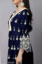 Aakarsha Petite Women Kurta Sets