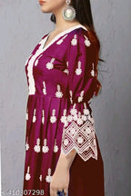 Aakarsha Petite Women Kurta Sets