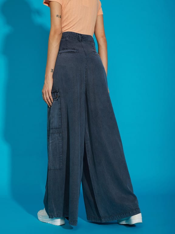 Jeans. High-Rise & Wide Leg