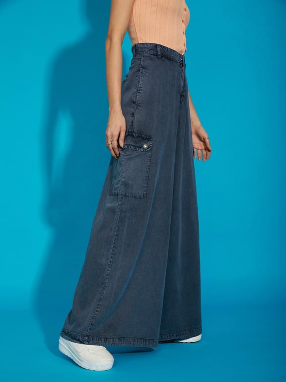 Jeans. High-Rise & Wide Leg
