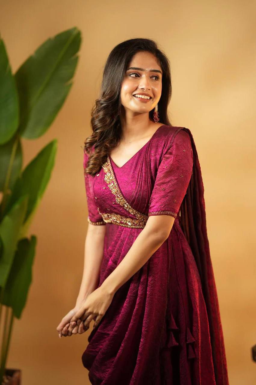 Meenakari’s Pre-Draped Saree–Anarkali